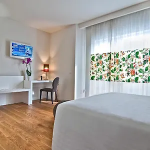 **** Hotel Caravel Italy